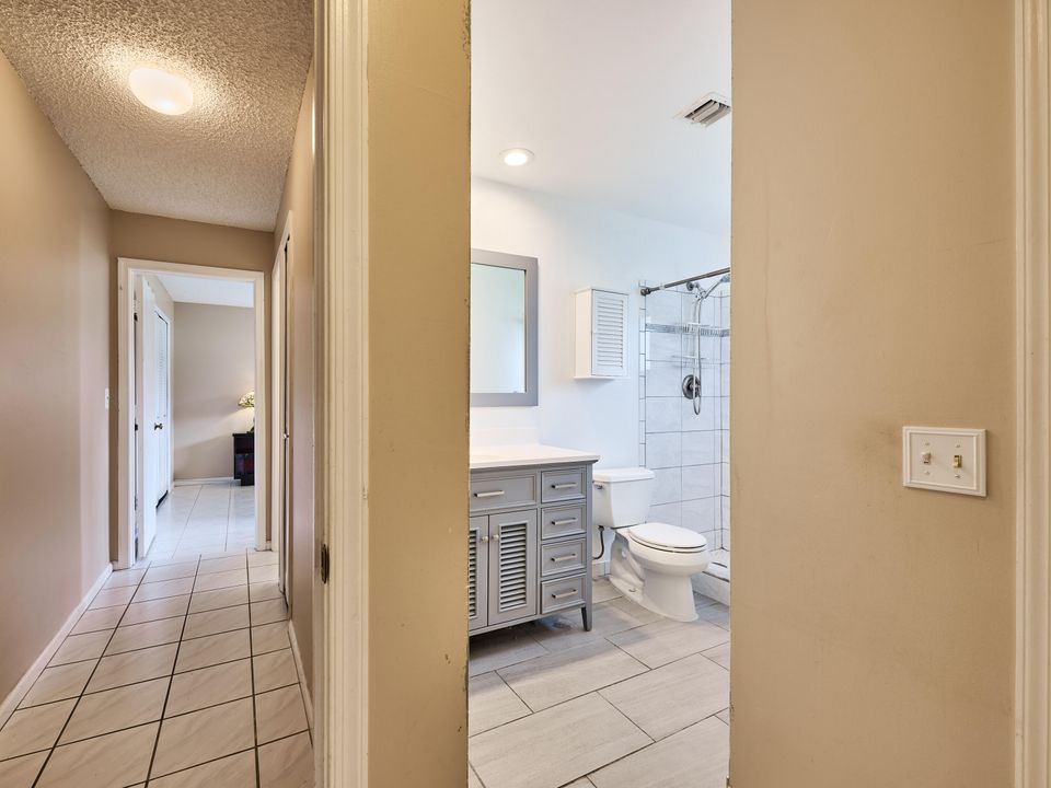 For Sale: $289,900 (2 beds, 2 baths, 1400 Square Feet)