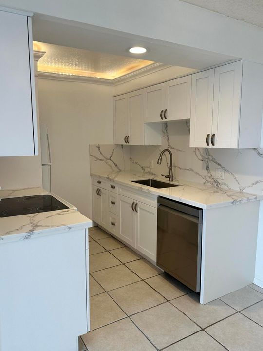 For Sale: $135,000 (1 beds, 1 baths, 753 Square Feet)