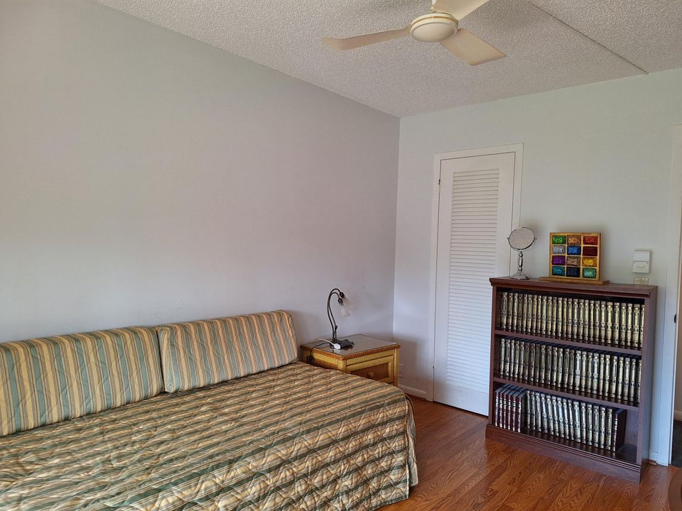 For Sale: $133,500 (2 beds, 1 baths, 840 Square Feet)