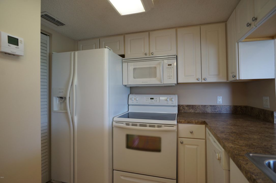 For Sale: $148,900 (0 beds, 1 baths, 462 Square Feet)