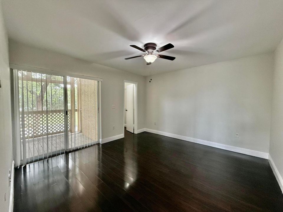 For Rent: $2,250 (2 beds, 2 baths, 904 Square Feet)