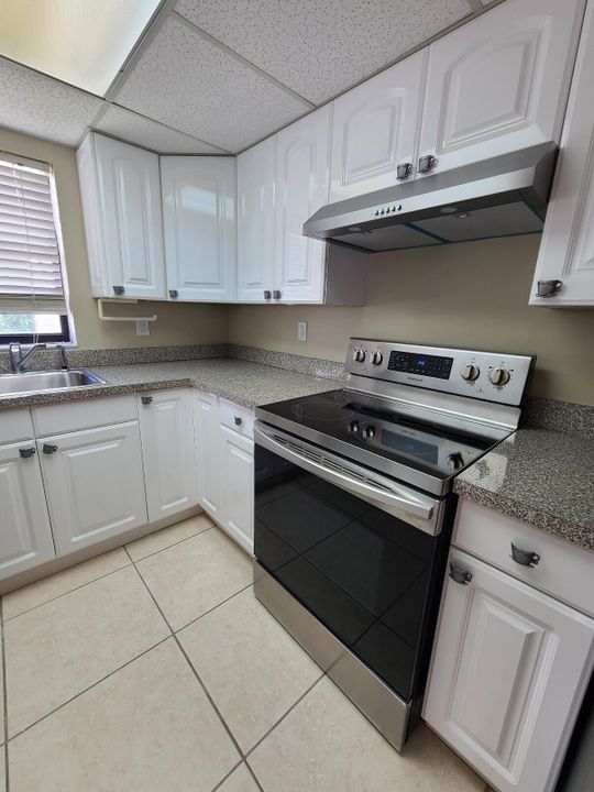 For Rent: $2,750 (2 beds, 2 baths, 1320 Square Feet)