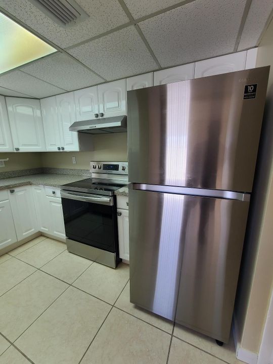 For Rent: $2,750 (2 beds, 2 baths, 1320 Square Feet)