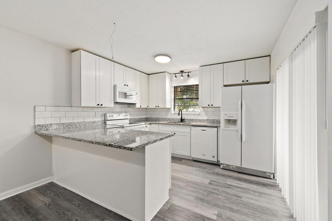 Active With Contract: $168,000 (2 beds, 1 baths, 1328 Square Feet)