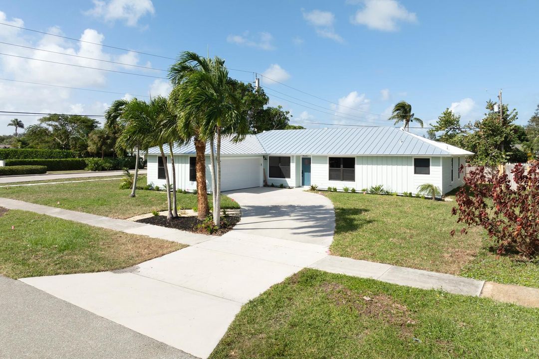 For Sale: $1,195,000 (3 beds, 2 baths, 1706 Square Feet)