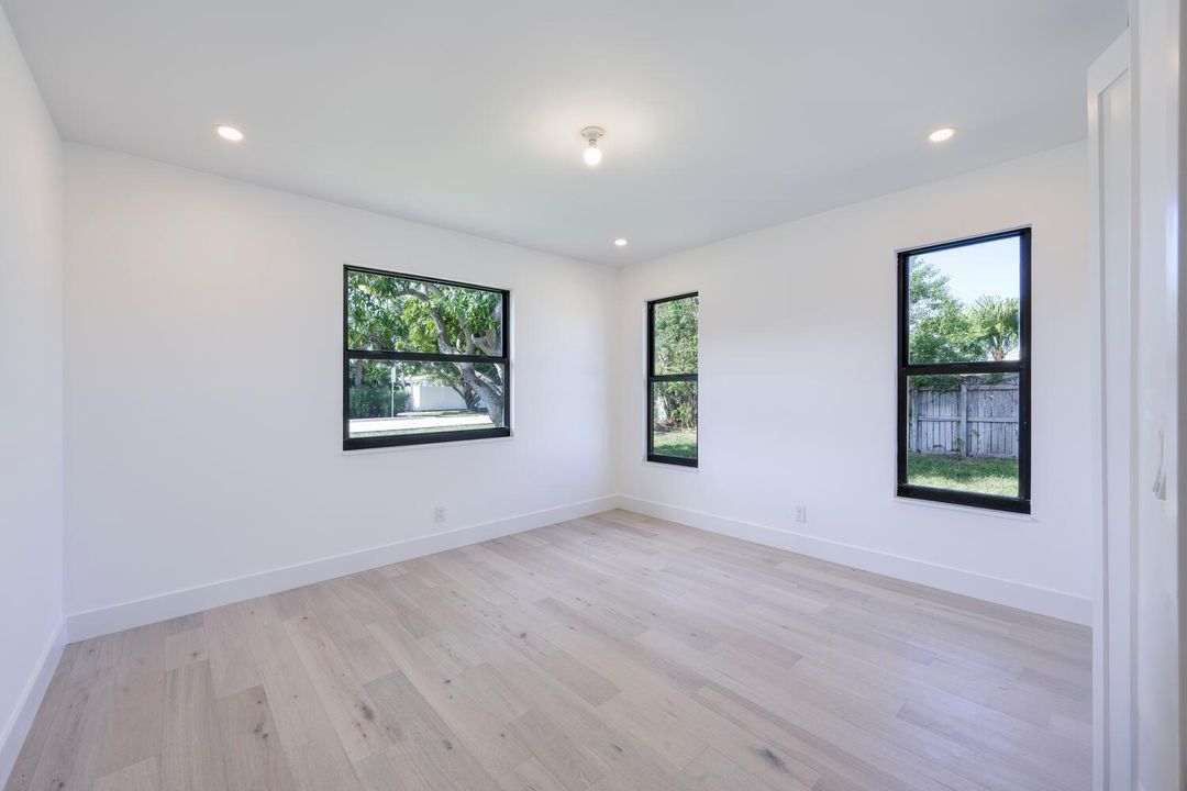 For Sale: $1,195,000 (3 beds, 2 baths, 1706 Square Feet)