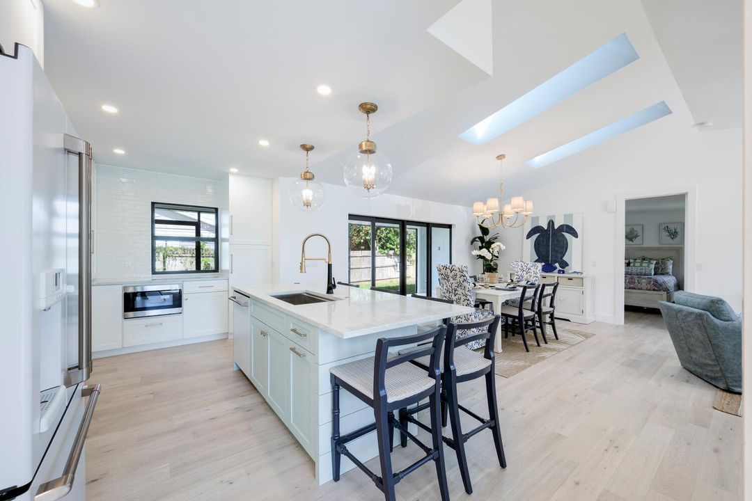 For Sale: $1,195,000 (3 beds, 2 baths, 1706 Square Feet)