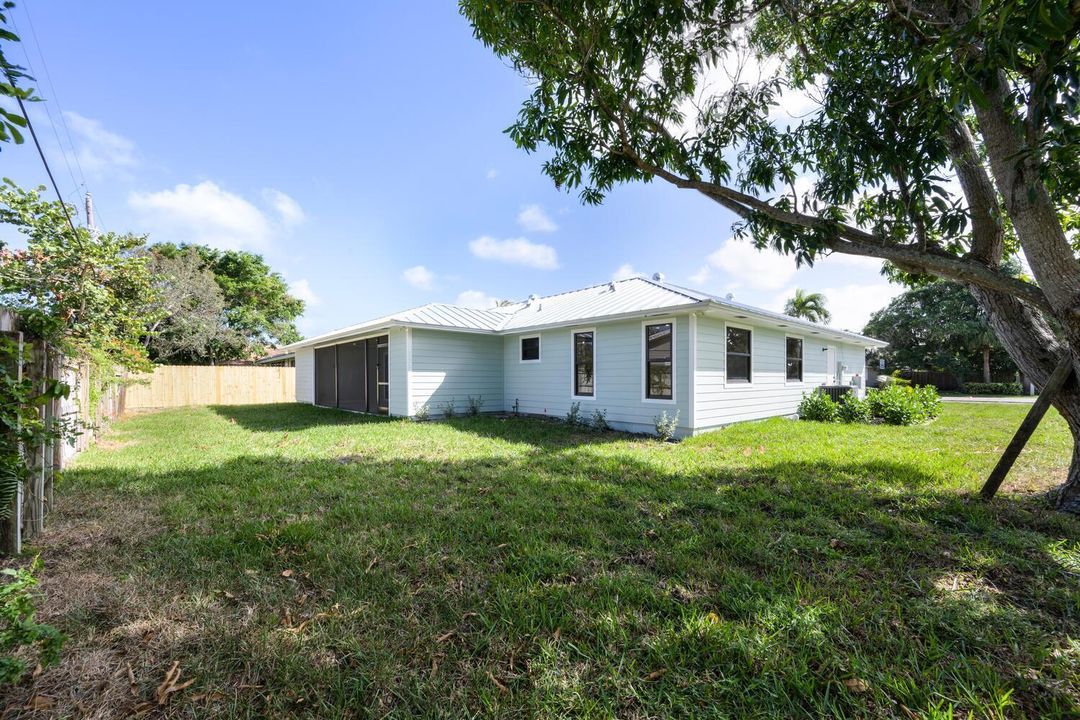 For Sale: $1,195,000 (3 beds, 2 baths, 1706 Square Feet)