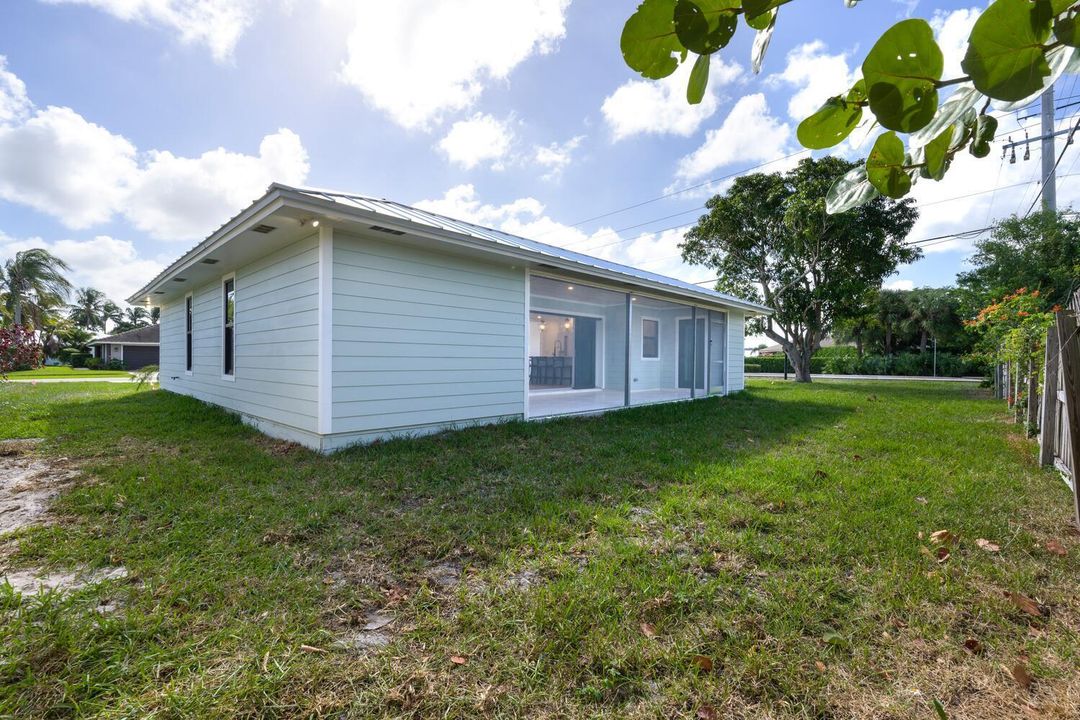 For Sale: $1,195,000 (3 beds, 2 baths, 1706 Square Feet)