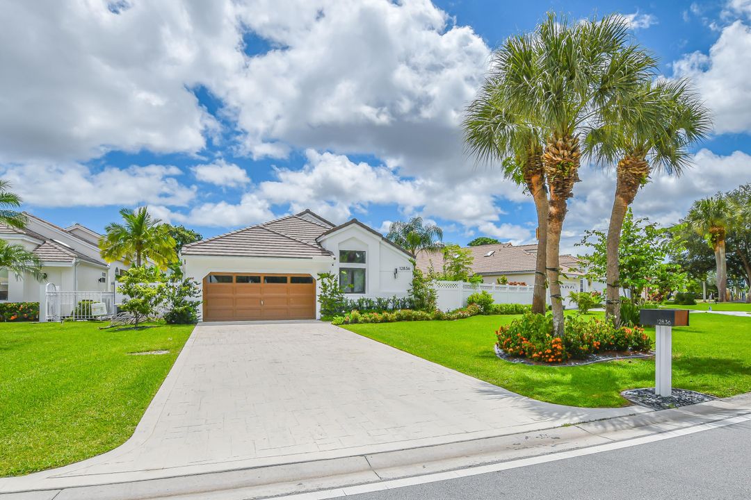 For Sale: $1,350,000 (3 beds, 3 baths, 2409 Square Feet)