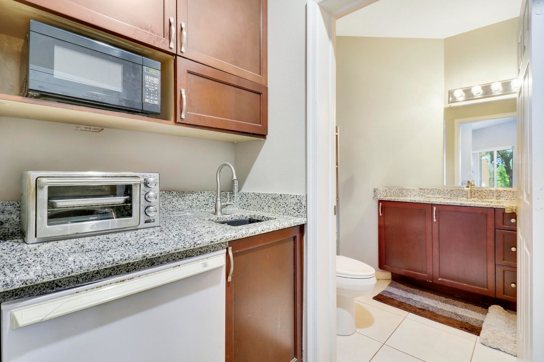 For Sale: $339,900 (2 beds, 2 baths, 1312 Square Feet)