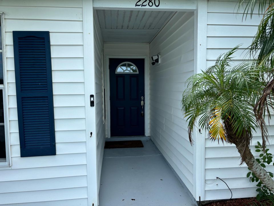 For Rent: $2,350 (2 beds, 2 baths, 1013 Square Feet)