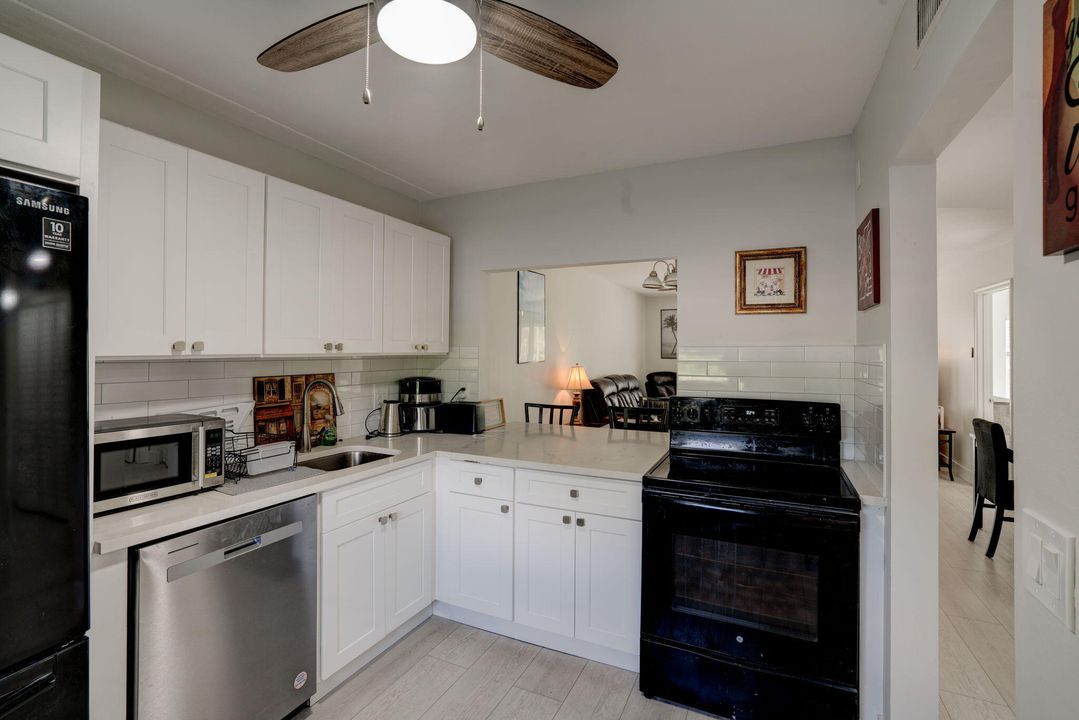 For Sale: $265,000 (2 beds, 2 baths, 1023 Square Feet)