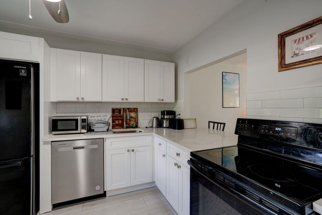 For Sale: $265,000 (2 beds, 2 baths, 1023 Square Feet)