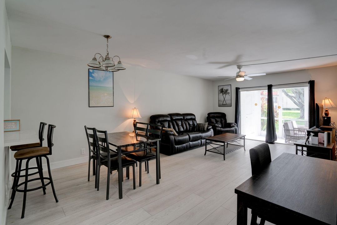 For Sale: $265,000 (2 beds, 2 baths, 1023 Square Feet)