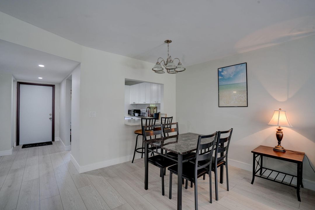 For Sale: $265,000 (2 beds, 2 baths, 1023 Square Feet)