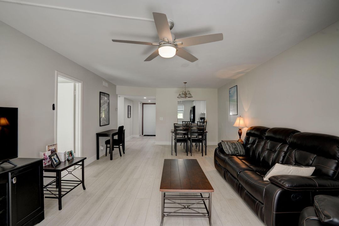 For Sale: $265,000 (2 beds, 2 baths, 1023 Square Feet)