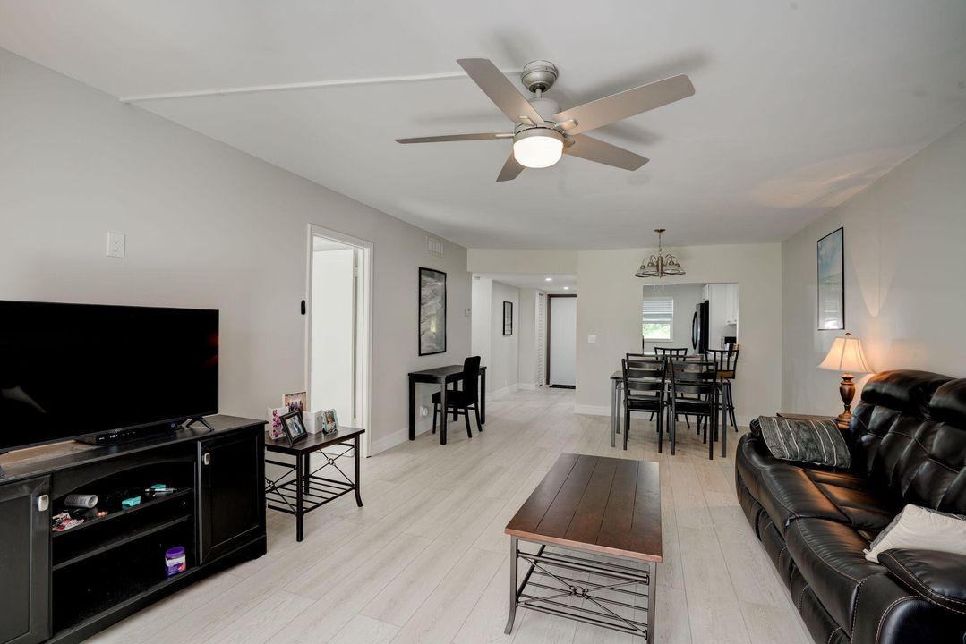 For Sale: $265,000 (2 beds, 2 baths, 1023 Square Feet)