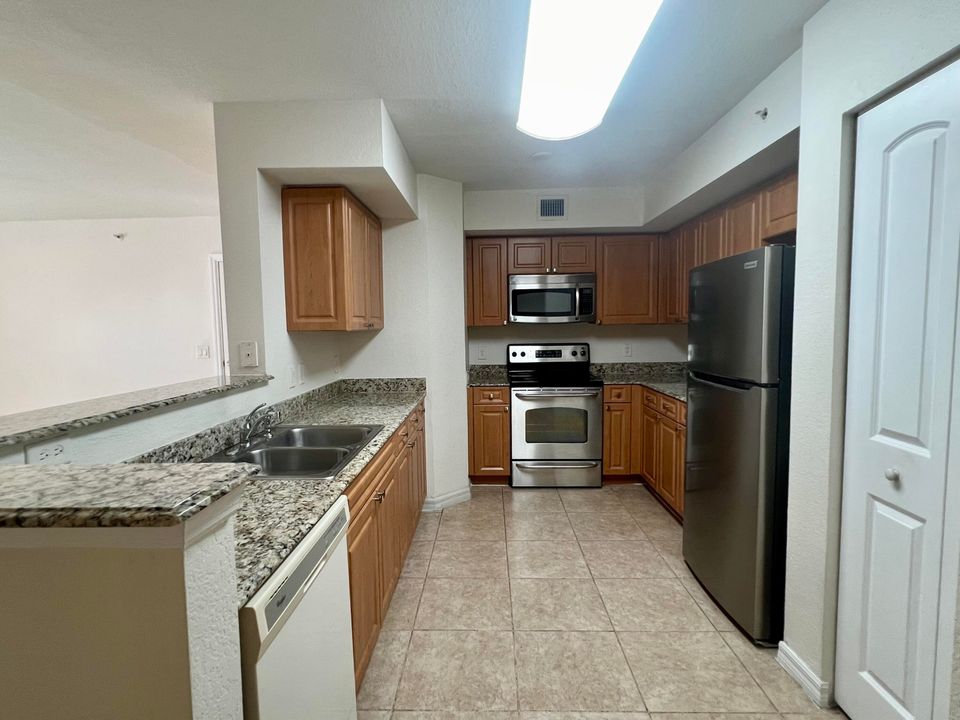 For Rent: $2,200 (3 beds, 2 baths, 1163 Square Feet)