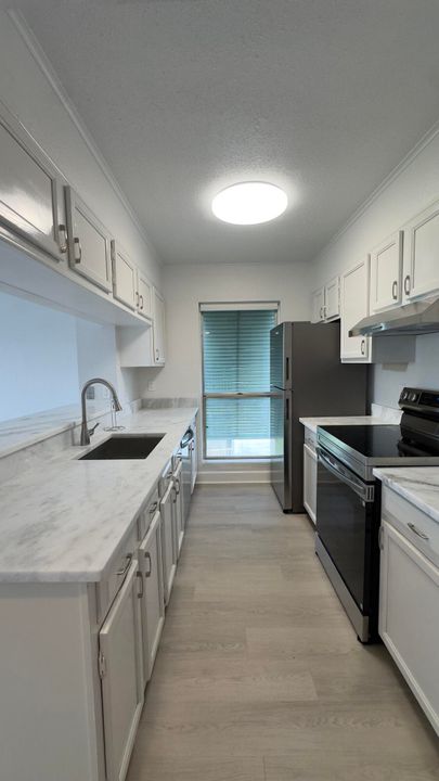 For Rent: $2,095 (2 beds, 2 baths, 770 Square Feet)