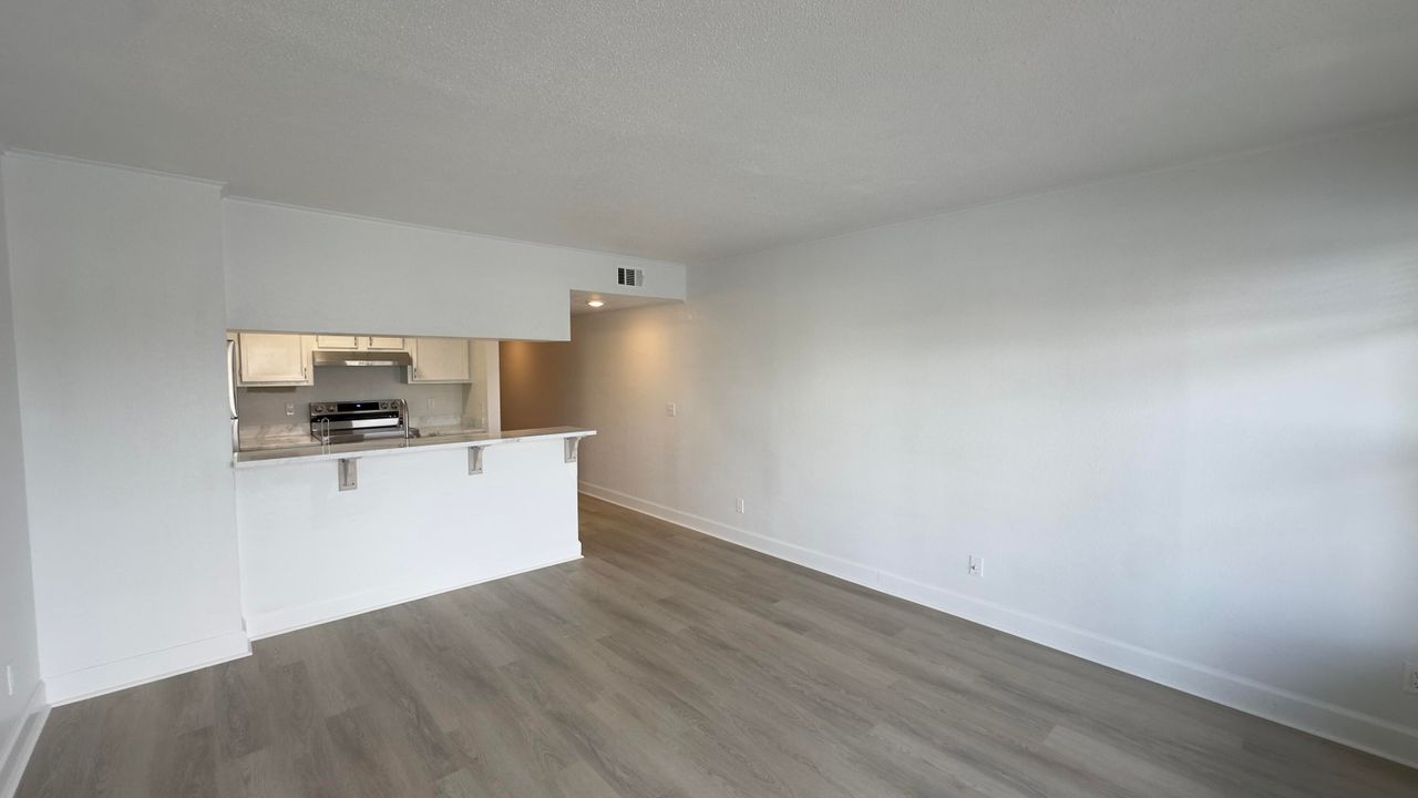 For Rent: $2,095 (2 beds, 2 baths, 770 Square Feet)