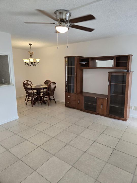 For Rent: $1,550 (1 beds, 1 baths, 585 Square Feet)