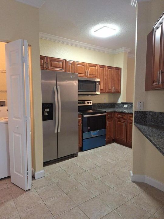 For Rent: $2,050 (2 beds, 2 baths, 1221 Square Feet)