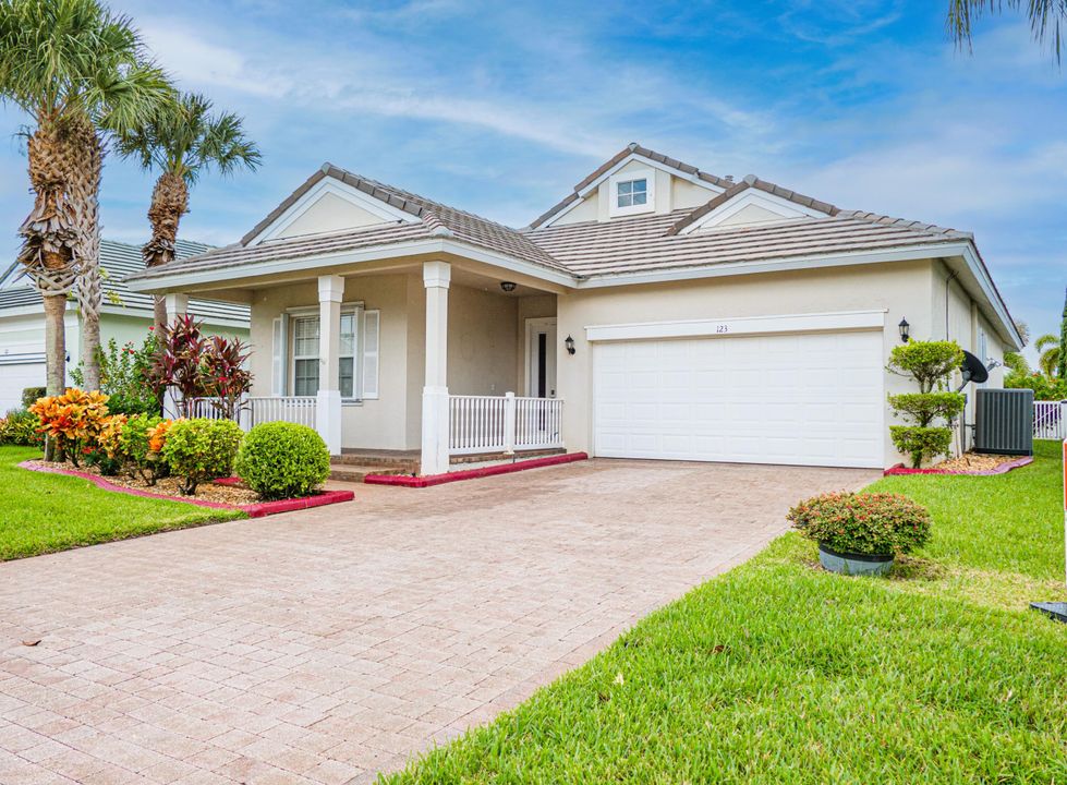 For Sale: $419,000 (3 beds, 2 baths, 1942 Square Feet)