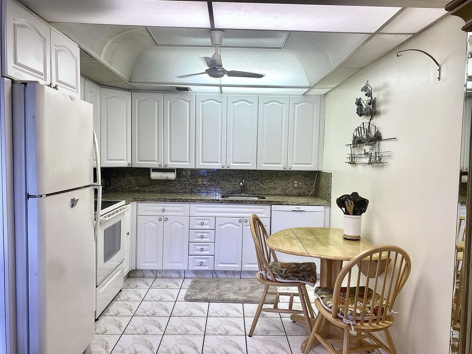 For Sale: $175,000 (2 beds, 2 baths, 1000 Square Feet)