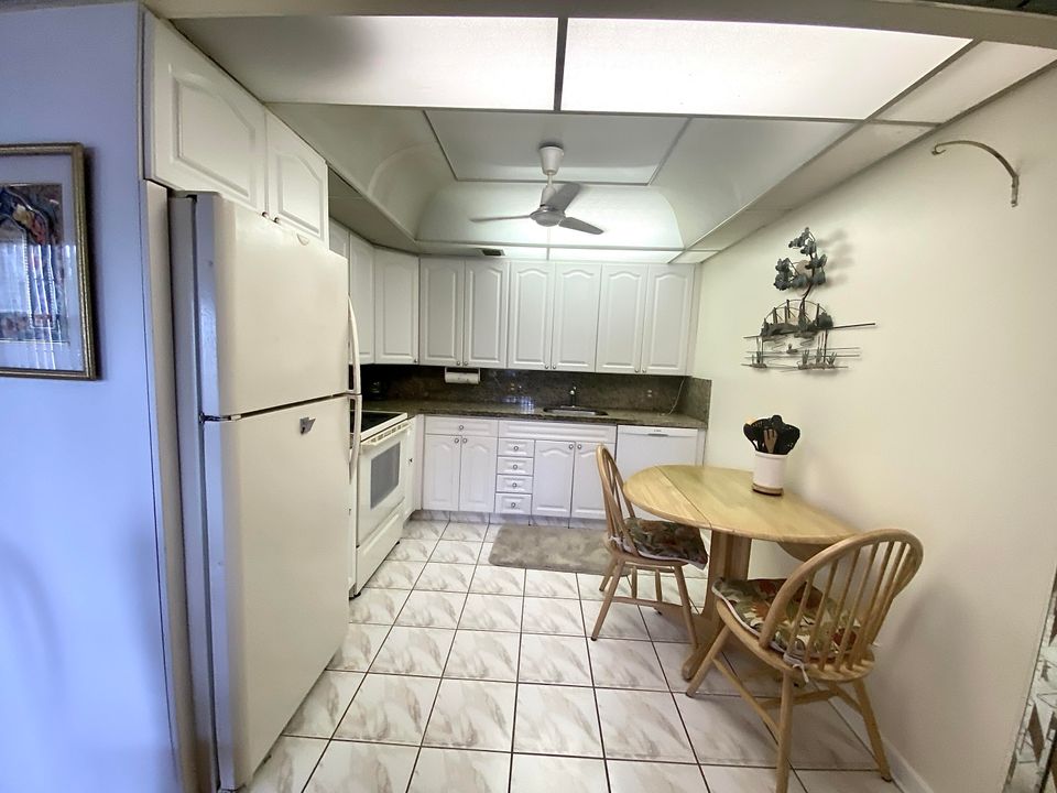 For Sale: $175,000 (2 beds, 2 baths, 1000 Square Feet)