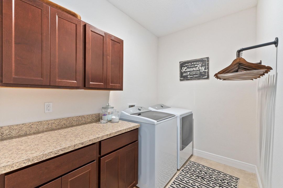 For Sale: $390,000 (3 beds, 2 baths, 1616 Square Feet)