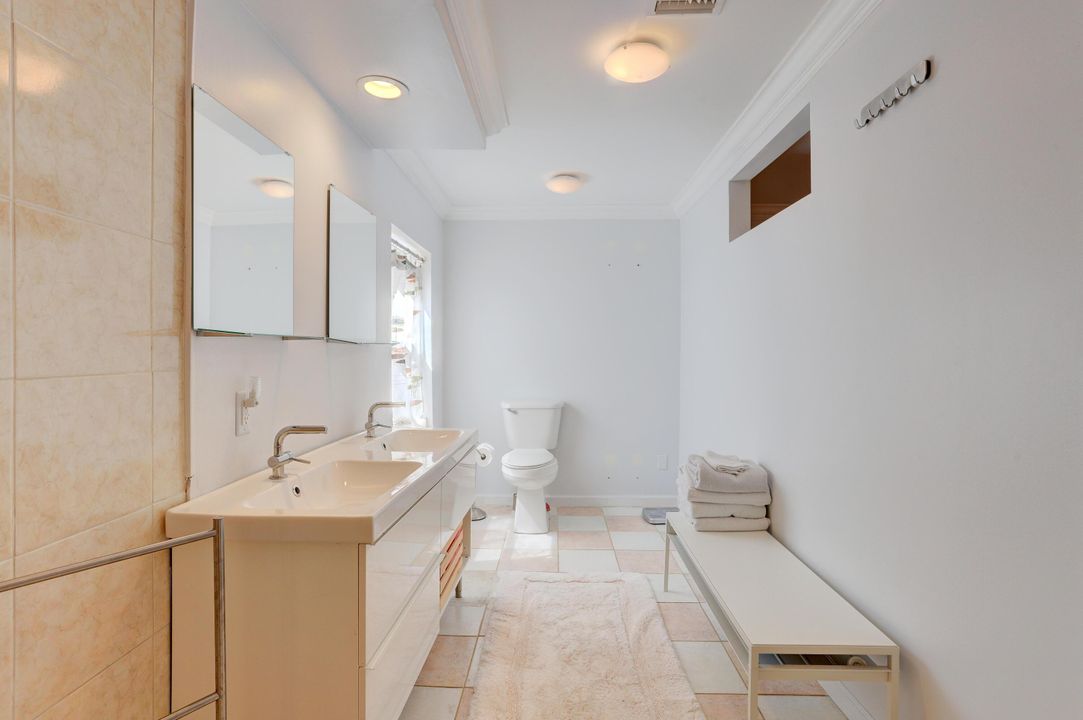 For Sale: $749,000 (2 beds, 2 baths, 1544 Square Feet)