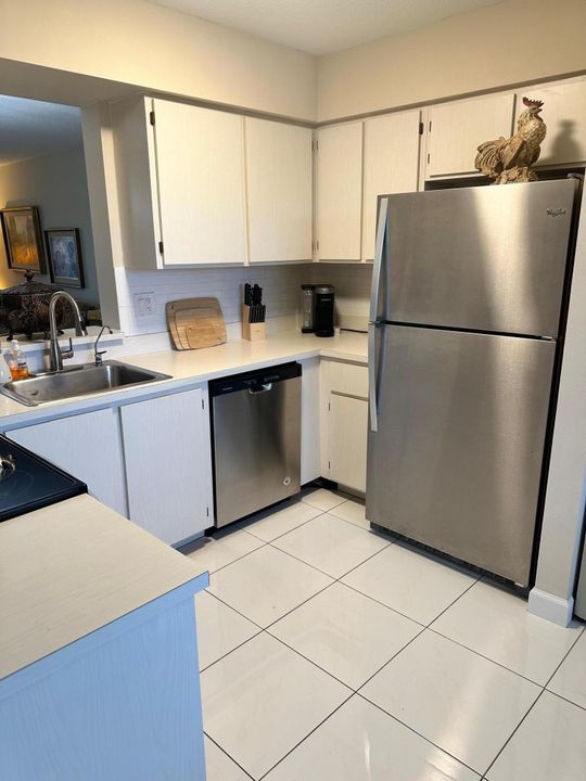 For Rent: $3,500 (2 beds, 2 baths, 1070 Square Feet)