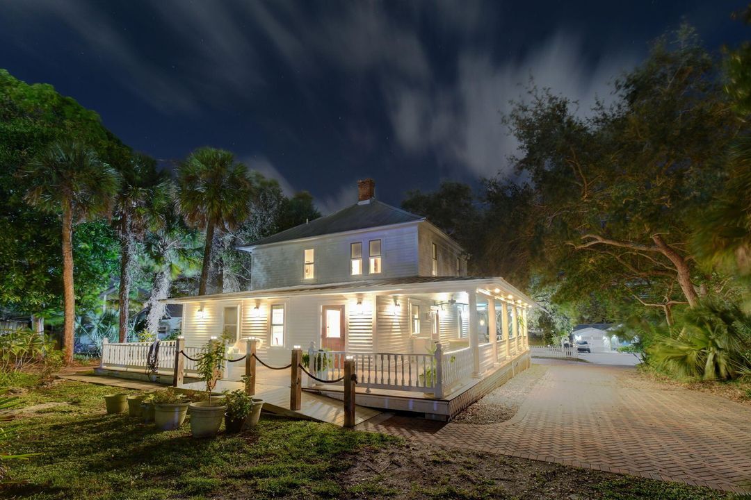 For Sale: $1,450,000 (3 beds, 2 baths, 1920 Square Feet)