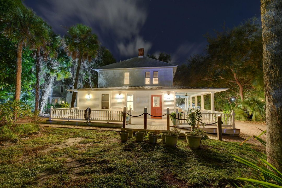 For Sale: $1,450,000 (3 beds, 2 baths, 1920 Square Feet)