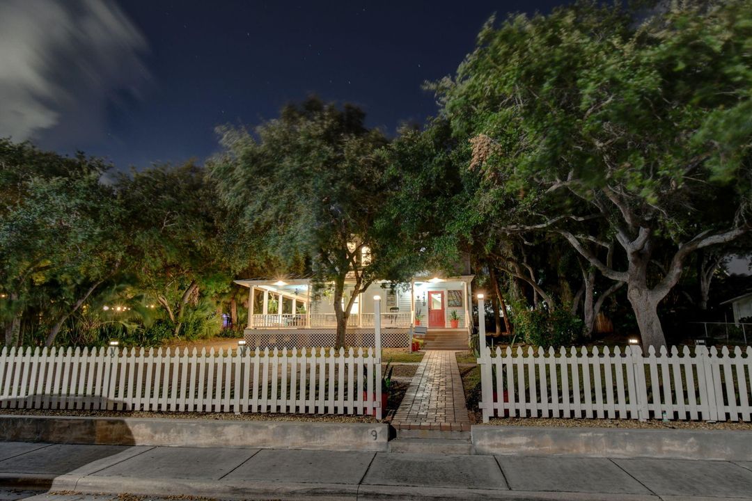 For Sale: $1,450,000 (3 beds, 2 baths, 1920 Square Feet)