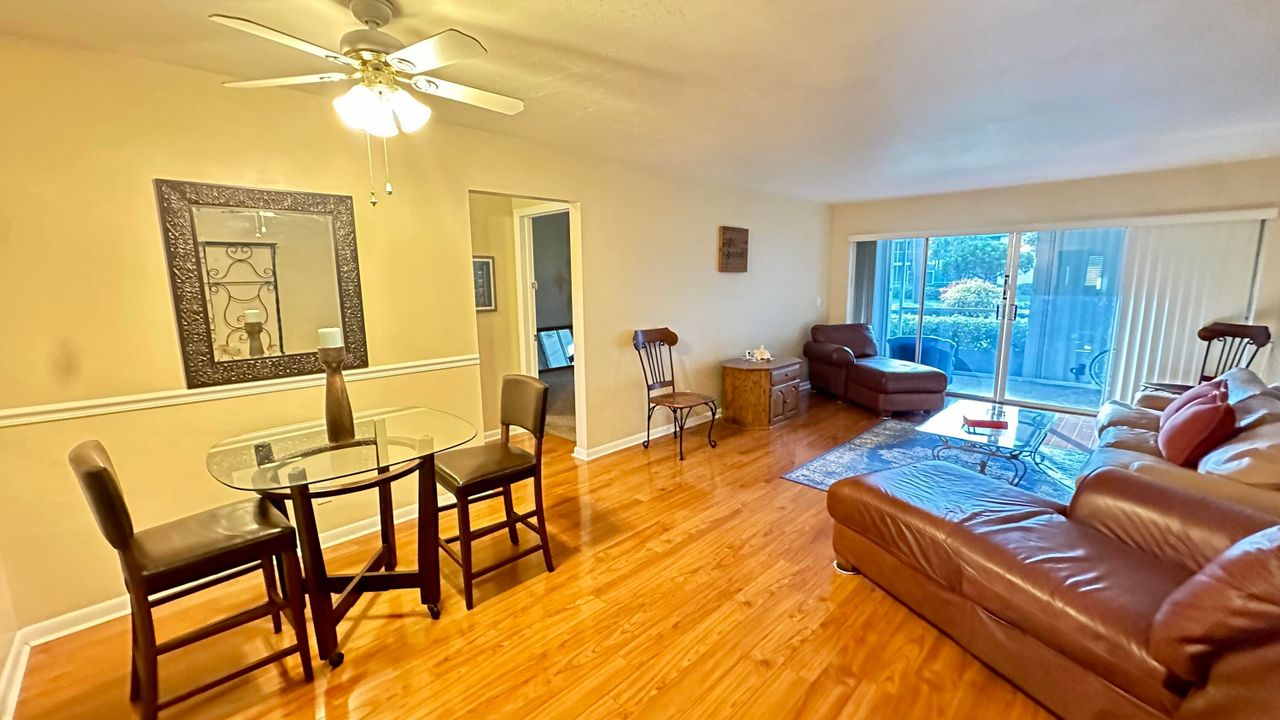 For Sale: $293,000 (2 beds, 2 baths, 886 Square Feet)