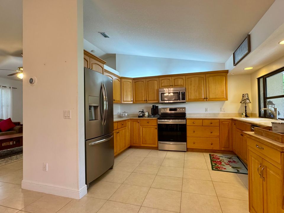 For Sale: $414,500 (3 beds, 2 baths, 1716 Square Feet)