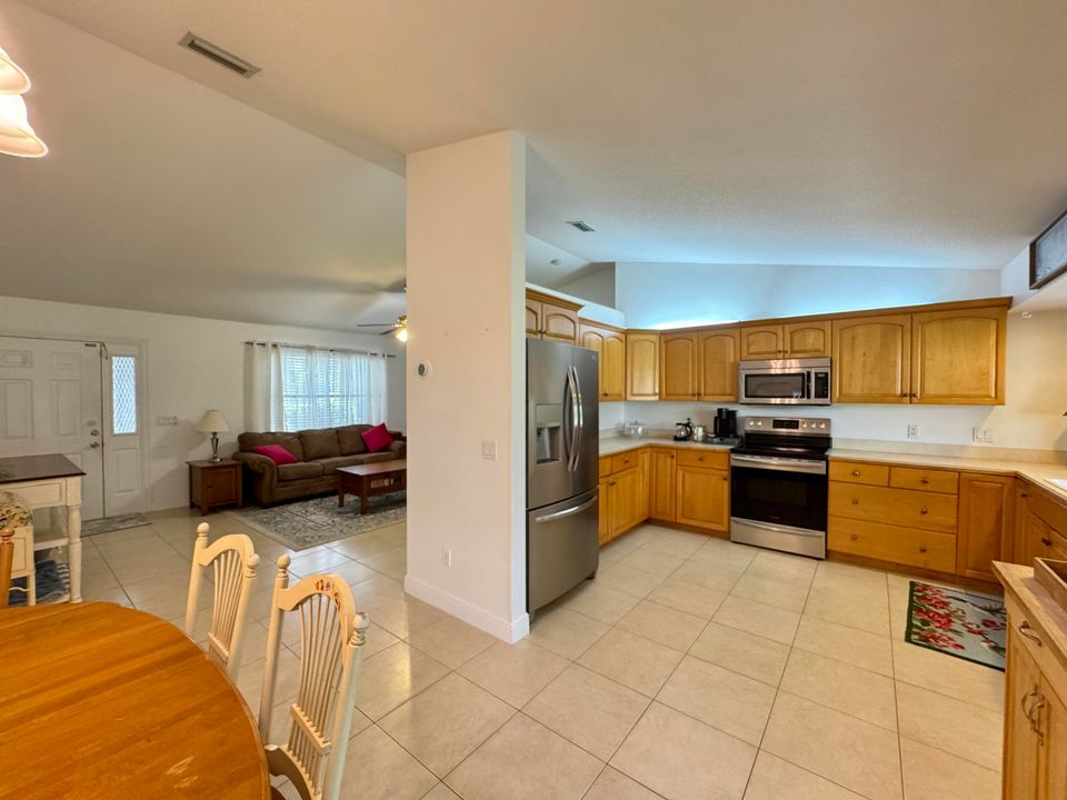 For Sale: $414,500 (3 beds, 2 baths, 1716 Square Feet)