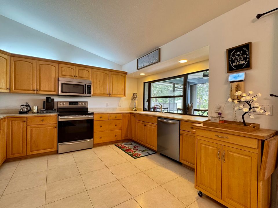 For Sale: $414,500 (3 beds, 2 baths, 1716 Square Feet)