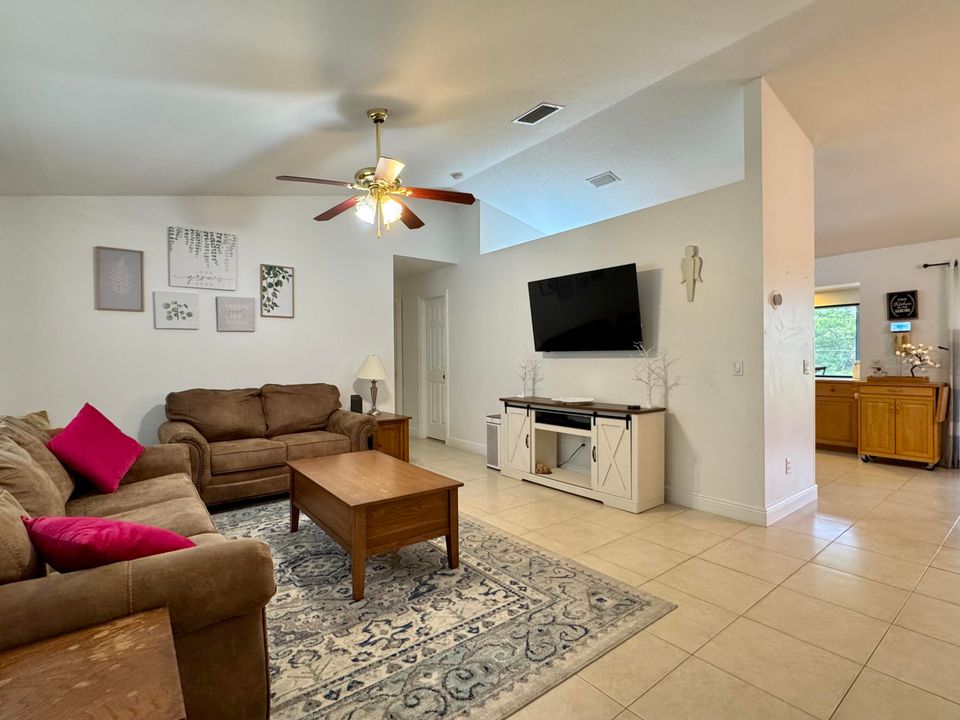 For Sale: $414,500 (3 beds, 2 baths, 1716 Square Feet)