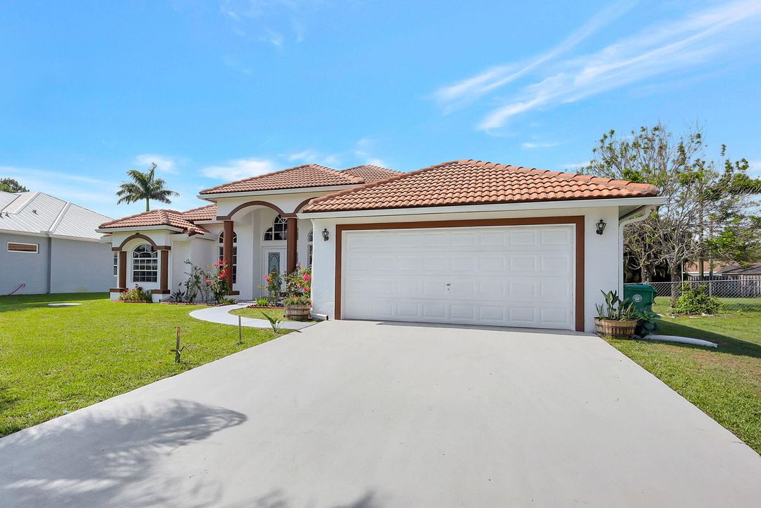 For Sale: $539,000 (4 beds, 2 baths, 2543 Square Feet)