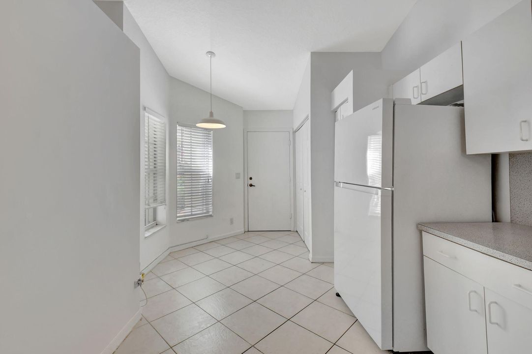 For Sale: $300,000 (2 beds, 2 baths, 1246 Square Feet)