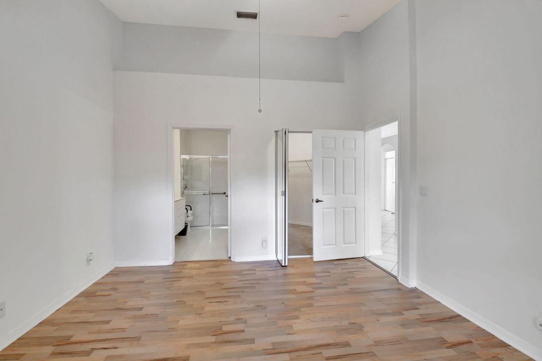 For Sale: $300,000 (2 beds, 2 baths, 1246 Square Feet)