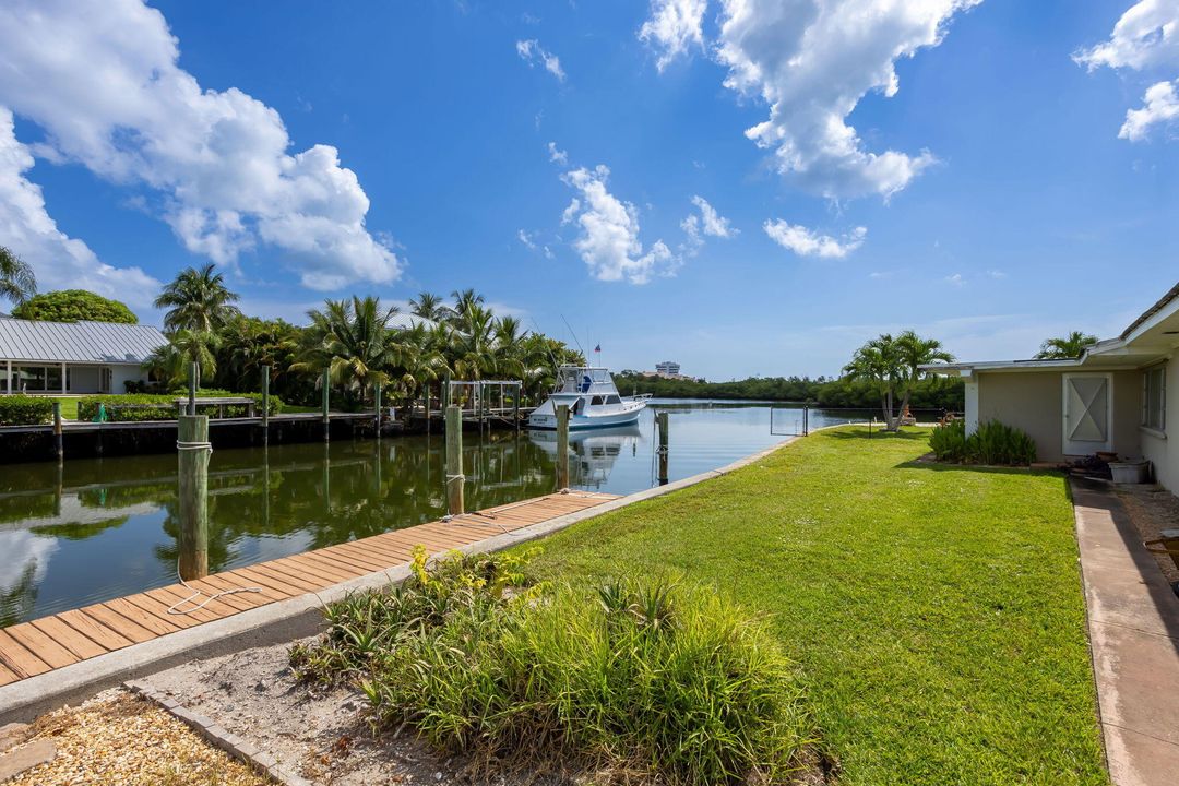 For Sale: $3,250,000 (2 beds, 2 baths, 2000 Square Feet)