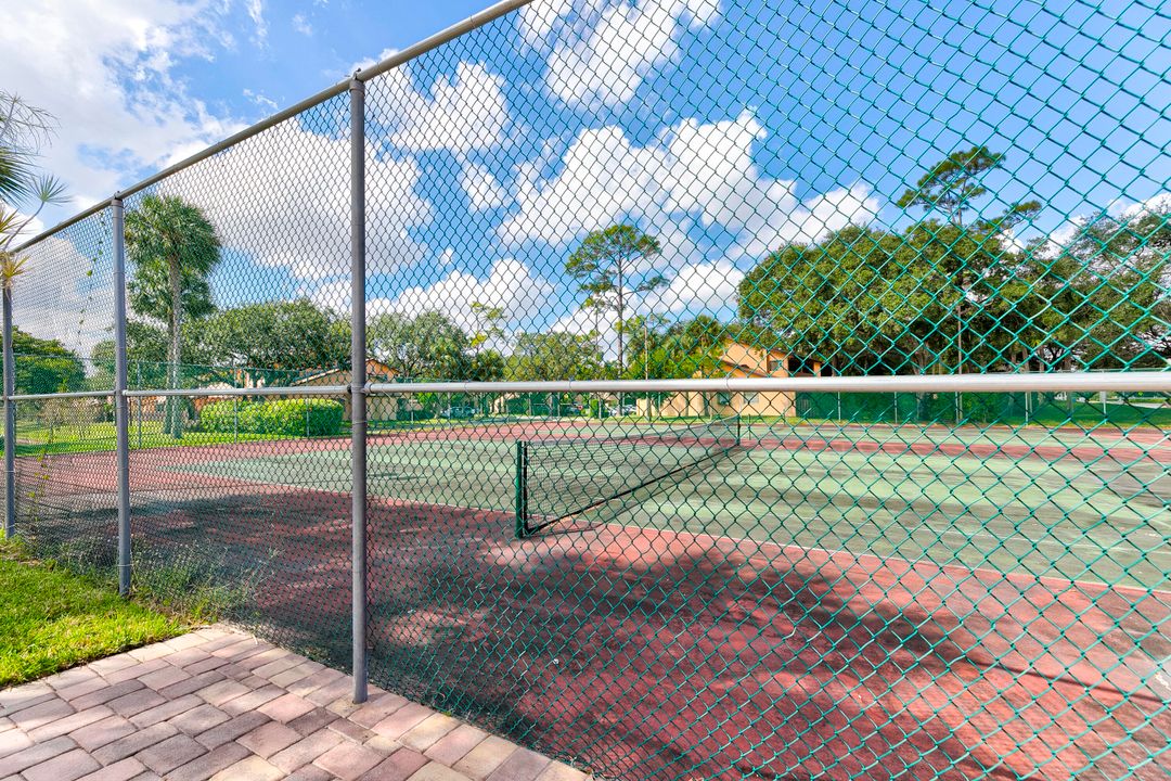 For Sale: $495,000 (3 beds, 2 baths, 2293 Square Feet)