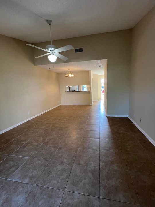 For Sale: $335,000 (2 beds, 1 baths, 994 Square Feet)