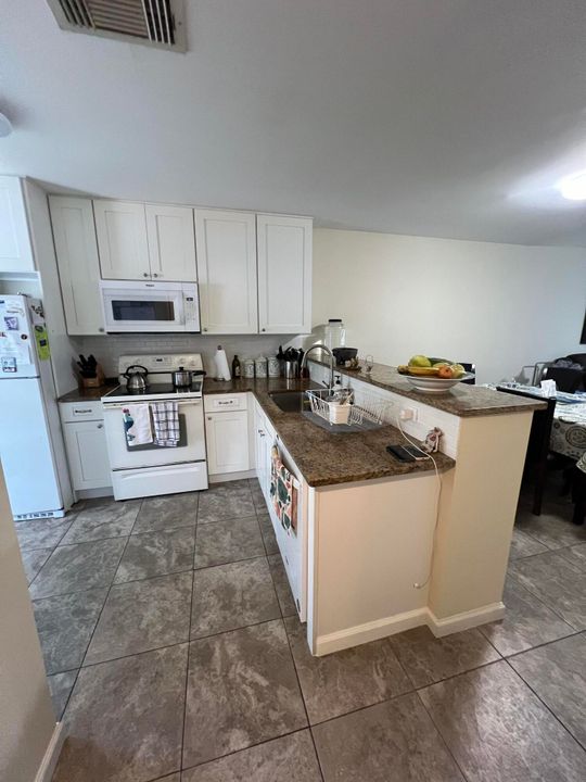 For Sale: $355,000 (2 beds, 2 baths, 1049 Square Feet)