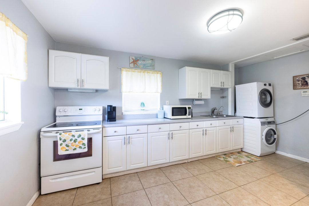 Active With Contract: $365,000 (3 beds, 2 baths, 1401 Square Feet)