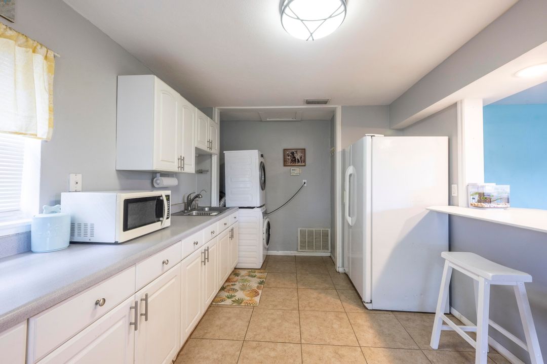 Active With Contract: $365,000 (3 beds, 2 baths, 1401 Square Feet)